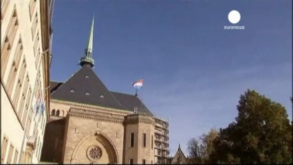 Lüksemburg Başbakanı Juncker istifa edeceğini...