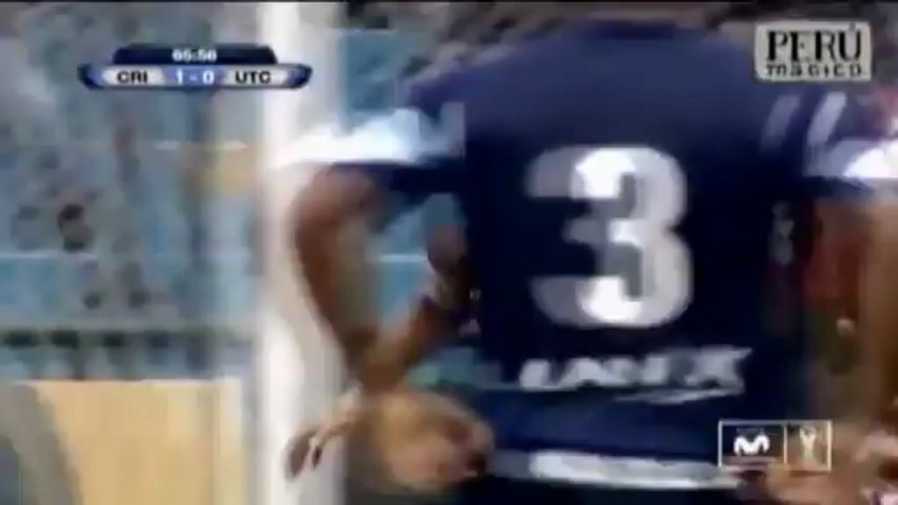 Peru: torwart-schnitzer! diego penny greift daneben