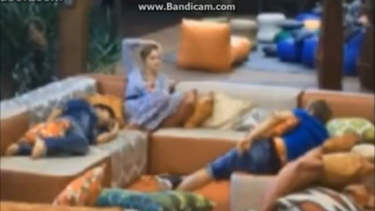 Baby falando que ia salvar Mateus na votação, mas que ficou com medo de ser zoada pelos peões  [30/06/13]