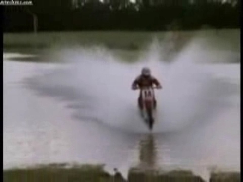 Moto Sur L'eau
