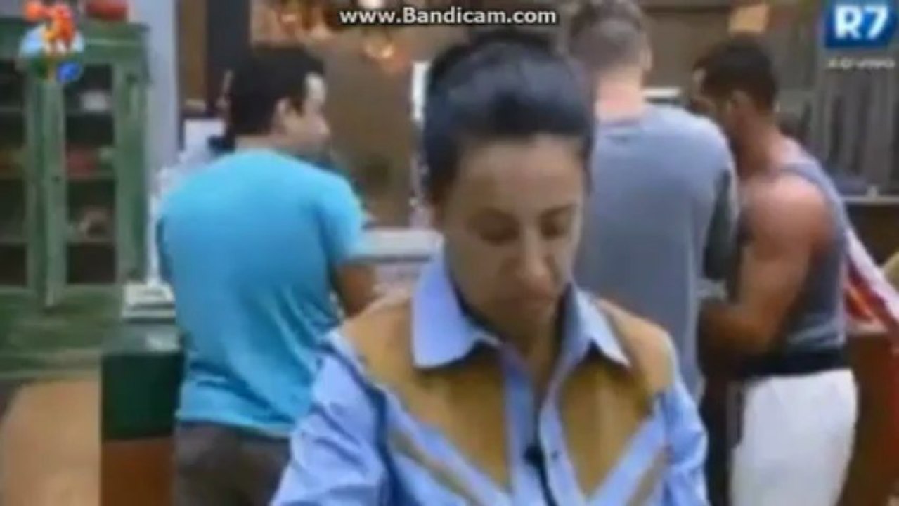 [50] Mateus mordendo a Bárbara. [01-07]