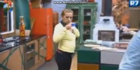 [51] Mateus falando que vai deitar com a Bárbara. [01-07]