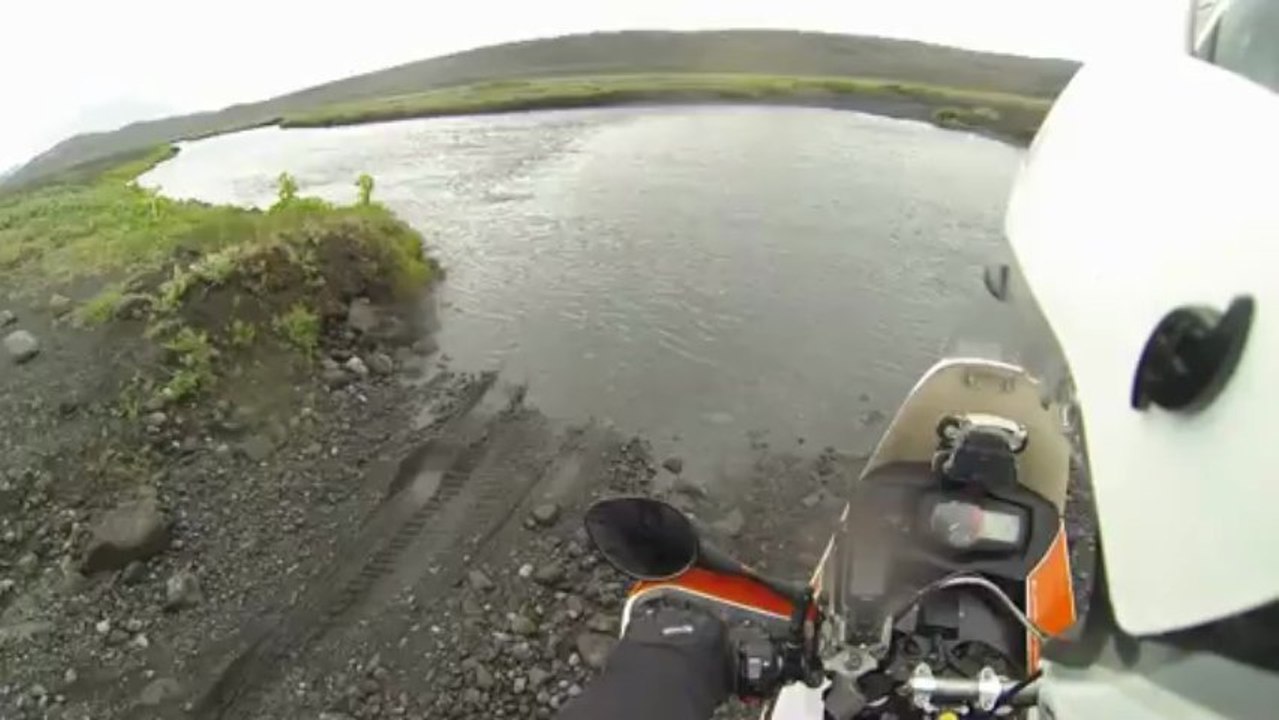 ICELAND RIVER CROSSING