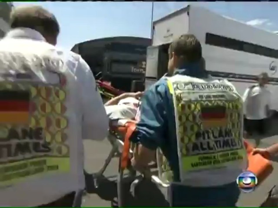 Cinegrafista é atingido por pneu do carro de Mark Webber e é atendido na Central Médica