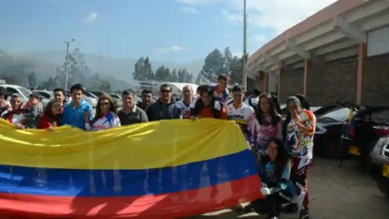 Viviendo la PAXION, EXPIRITU, AXION, CORAZON BMX con la Bandera de Colombia