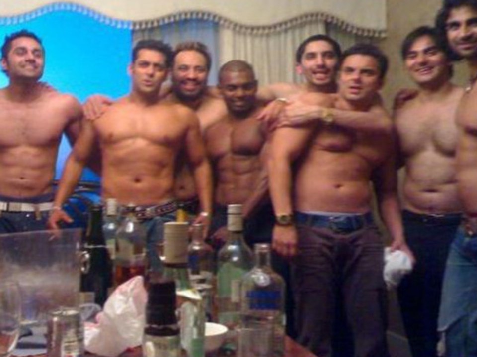 LEAKED  Salman khans  Shirtless Photo