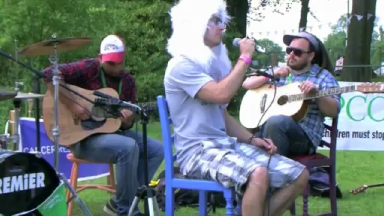 Middleman - Spinning Plates // Acoustic Lakeside Session @ Kendal Calling 2011