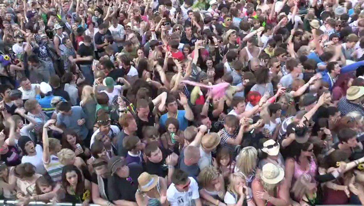 House of Pain - Jump Around // Live at Kendal Calling 2011