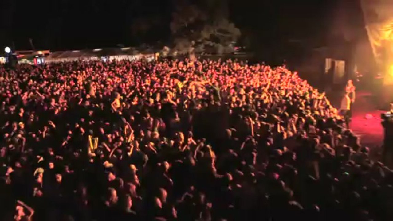 The Cribs Men's Needs // LIVE Kendal Calling 2011 video Dailymotion