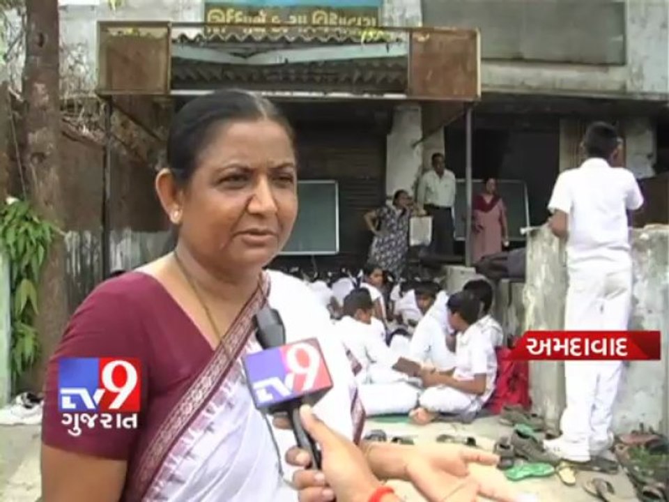 Tv9 Gujarat - Ahmedabad: Children forced to study in open due to monsoon
