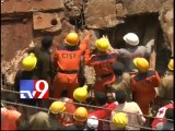 Chandrababu visits collapsed Citylight hotel