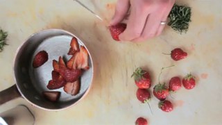 Recette Fraise Mara des bois de Gattières, glace à l'huile d'olive et balsamique de Sébastien Sanjou