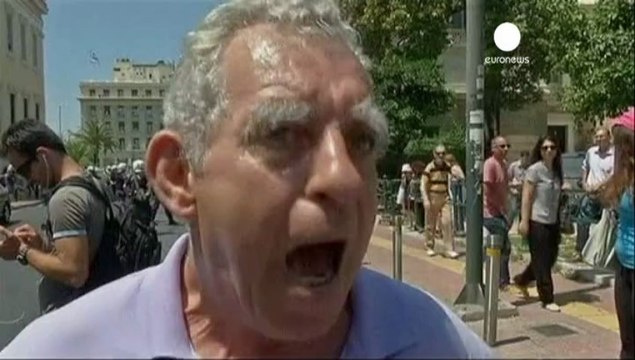 Police detain protesting students at Athens University