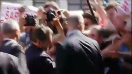 Cohue à l'UMP pour l'arrivée de Nicolas Sarkozy