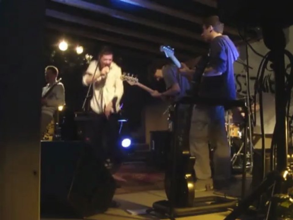 Broken Guitar - BRAINLESS @Rock in Villefloure