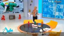 Saba Tümerle Bugün Açılışında Hande Yener'in YaYaYa Parçası