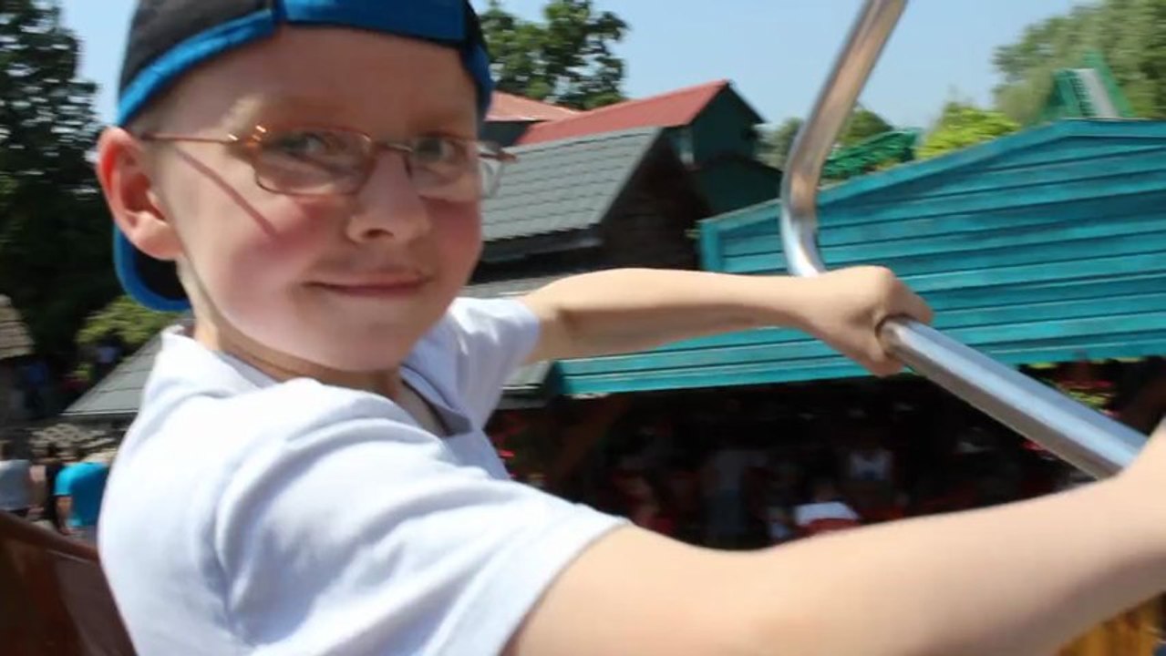 AU PARC D’ATTRACTION DANS LE NORD PAS DE CALAIS