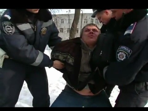 Conducteur russe trop saoul face à la police