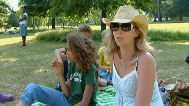 Parents back regular bedtimes to help keep kids happier