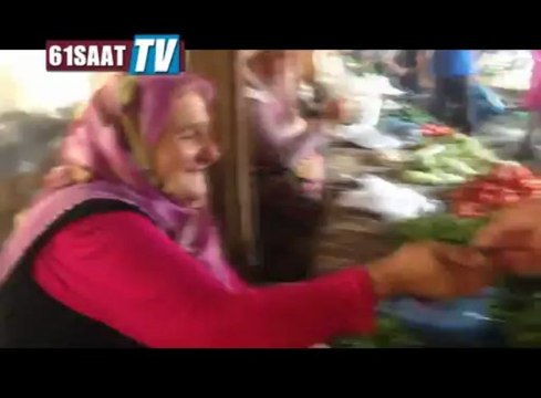 Trabzon'da pazarcı teyze güldürdü