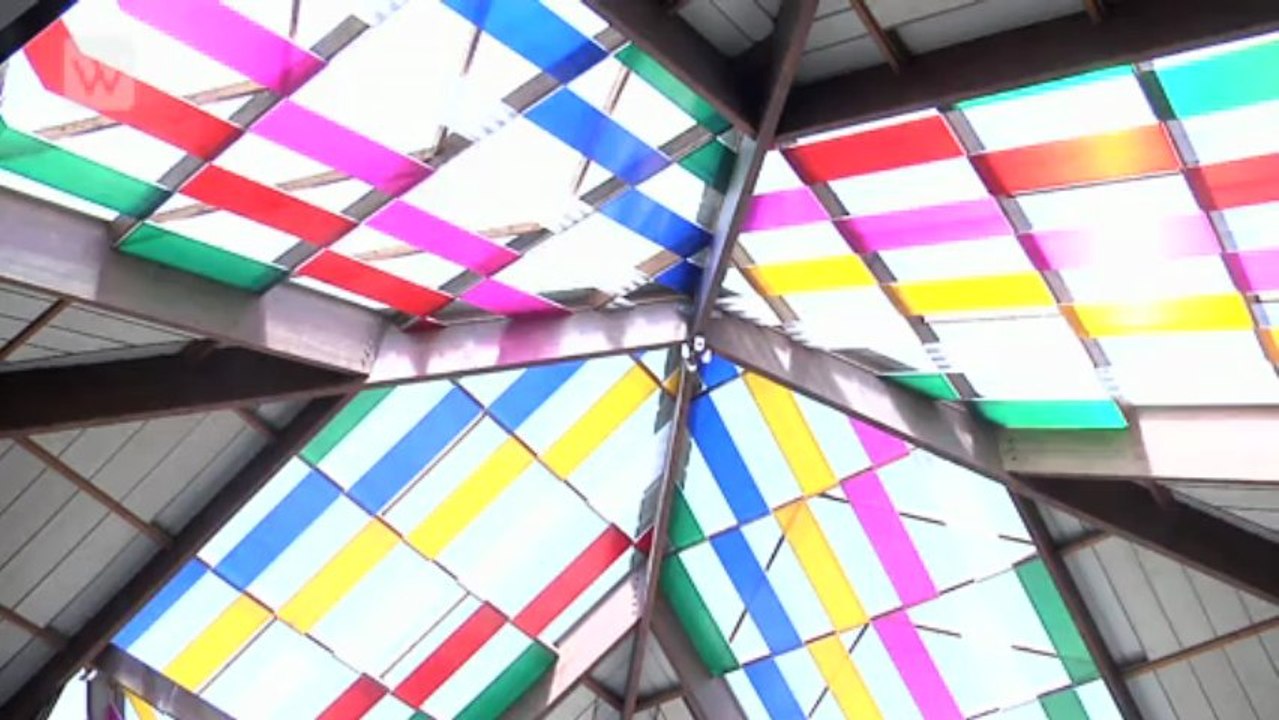 Quand Buren revisite la Pyramide d'Istres