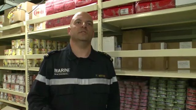 Le MP Mercier, chef du secteur vivres à bord du BPC Mistral