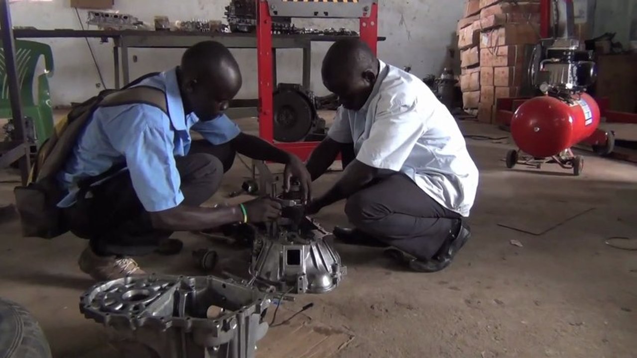 Deux apprentis du Centre de Lologo au Sud-Soudan