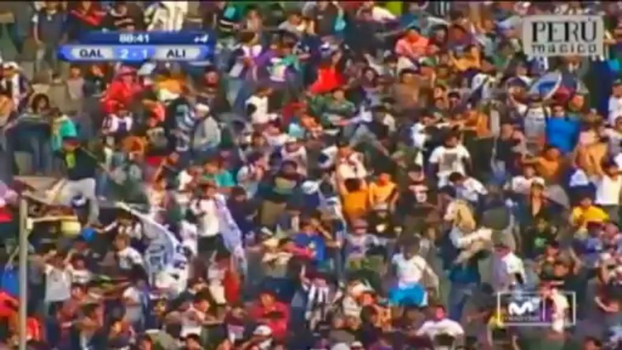 Peru: pausbackes rechter hammer rettet alianza