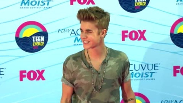 Justin Bieber and Rihanna Late for Shows on Their Tours