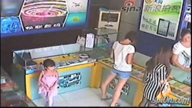 Chine : Petite fille vole un iPad rose