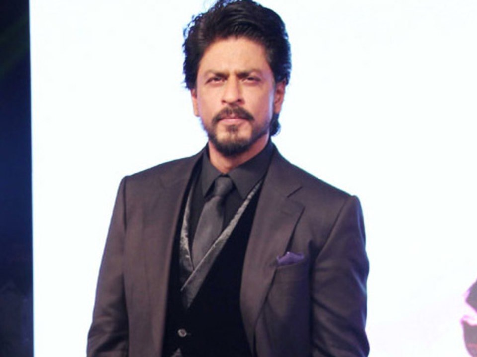 Shahrukh Khan Brings his Surrogate Son Abram Home