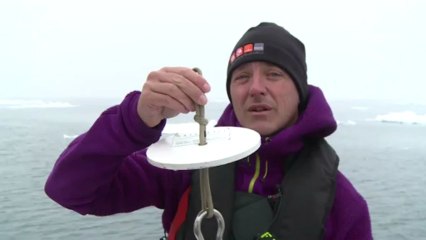 Stéphane Pesant nous explique à quoi sert le disque de Secchi © France Télévisions