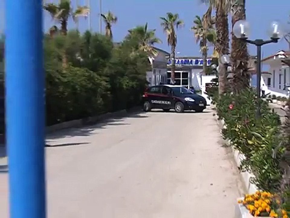 Napoli - Sequestro a Varcaturo, sigilli a 9 lidi -2- (09.07.13)