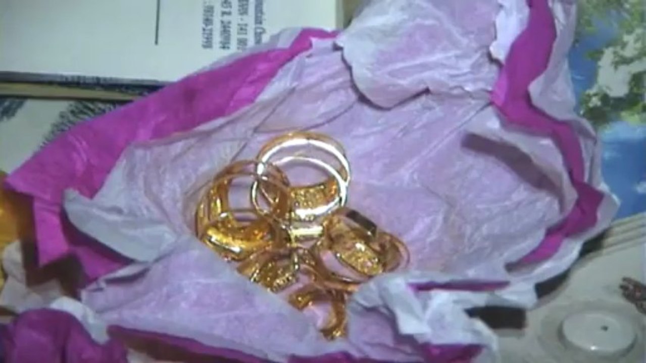 2 held with 1kg gold and 30 lakh in Ludhiana