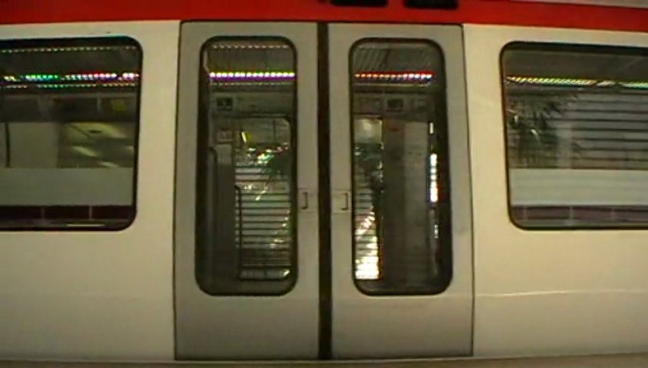 MPL75 : Manoeuvre à la station Vaulx en Velin La Soie sur la ligne A du métro de Lyon