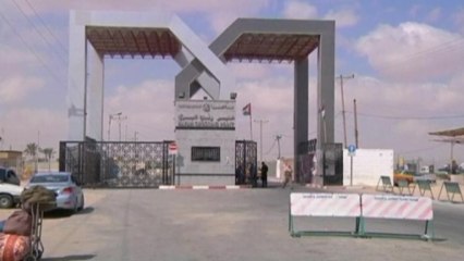 Egypt briefly opens Rafah crossing