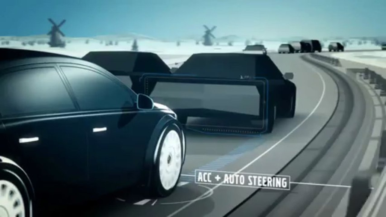 Le régulateur de vitesse adaptatif avec assistant directionnel Volvo contrôle la trajectoire