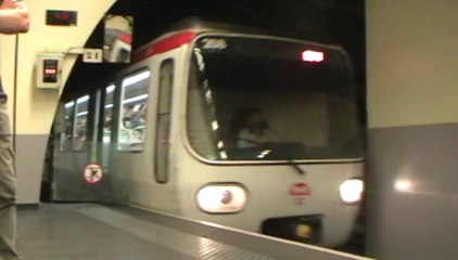 MCL80 : Arrivée à la station Hotel de Ville Louis Pradel sur la ligne C du métro de Lyon