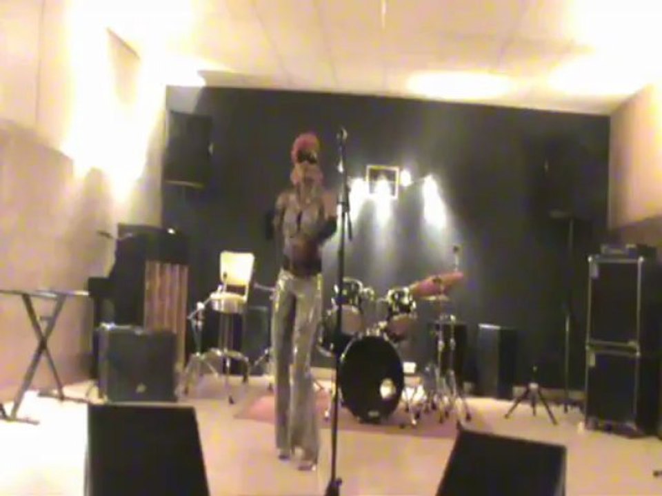 La poetesse Nathy Ebriet Paix Paris (Extrait)