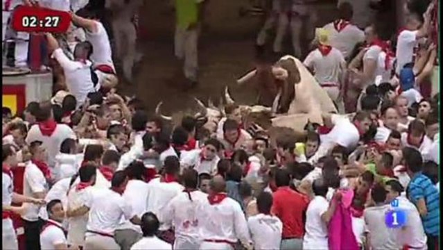 Espagne : les terribles images du lâcher de taureaux à Pampelune