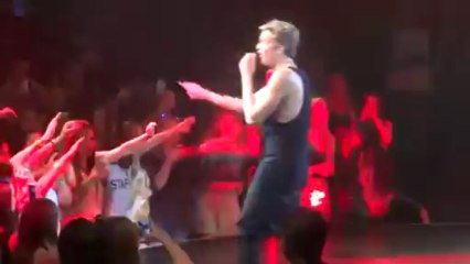 Pretty Brown Eyes - Cody Simpson (Paradise Tour 6_12_13) - YouTube