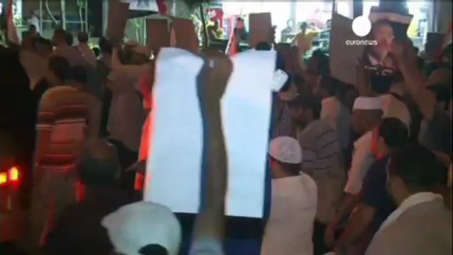 Egitto: in piazza migliaia di sostenitori del presidente...