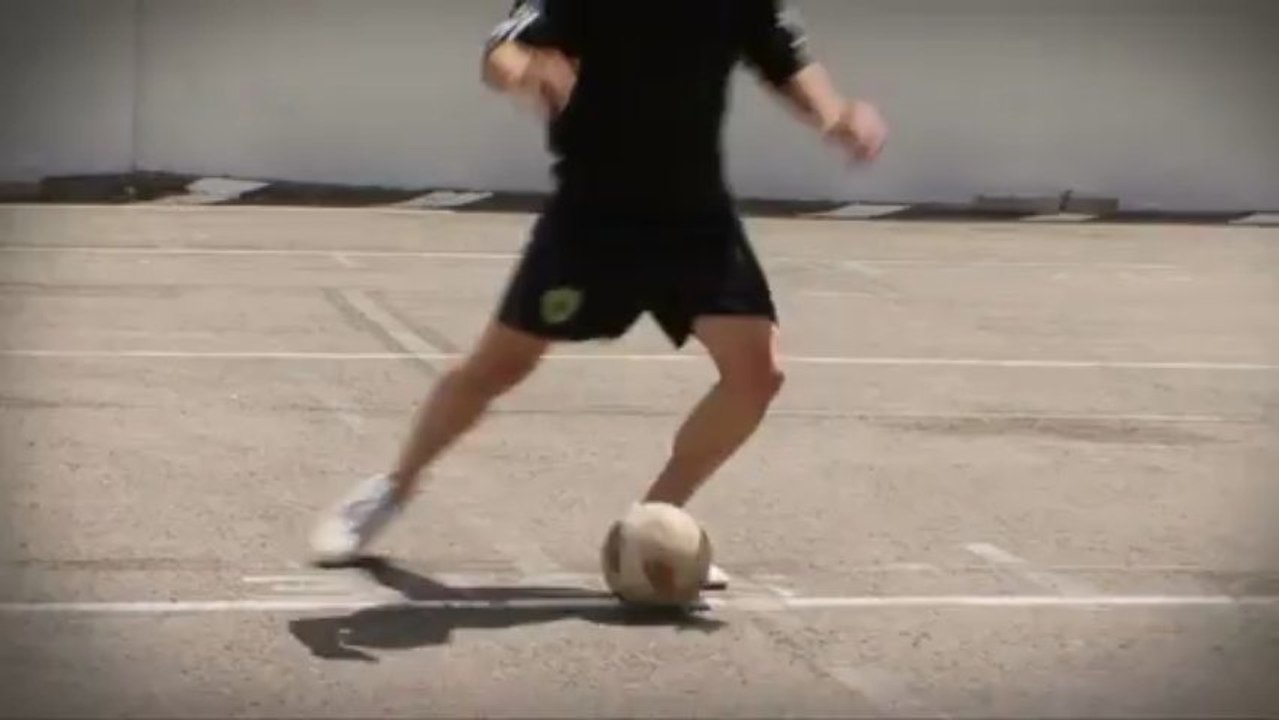 Scissors - Soccer Tricks