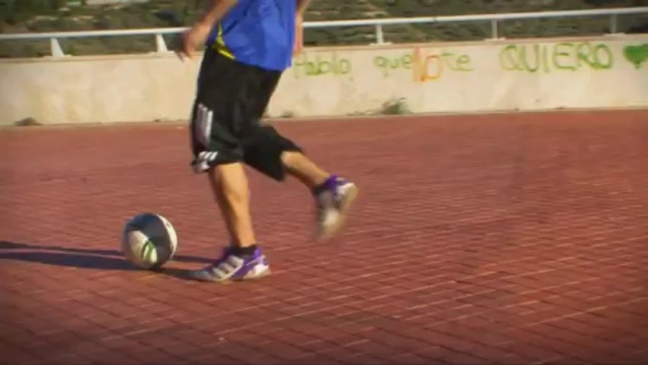 Reverse Stepovers - Soccer Tricks