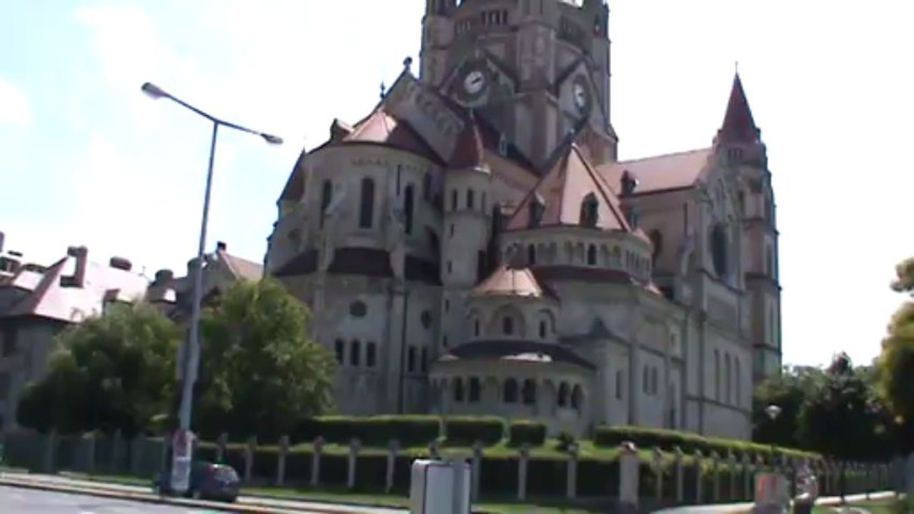 Wien Kirche von der Donau