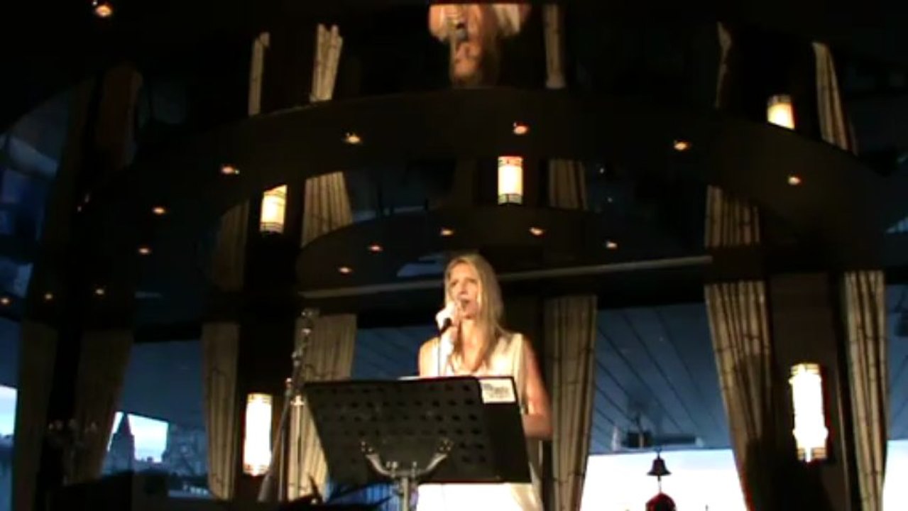 Daria Kinzer Zwischen Himmel und Erde TUI Allegra