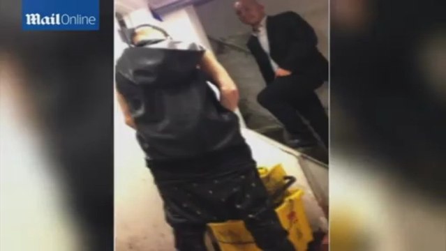 Justin Bieber pisse dans le seau d’un resto