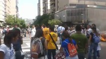 Estudiantes protestan en la Francisco de Miranda por ataque violento en Plaza Venezuela