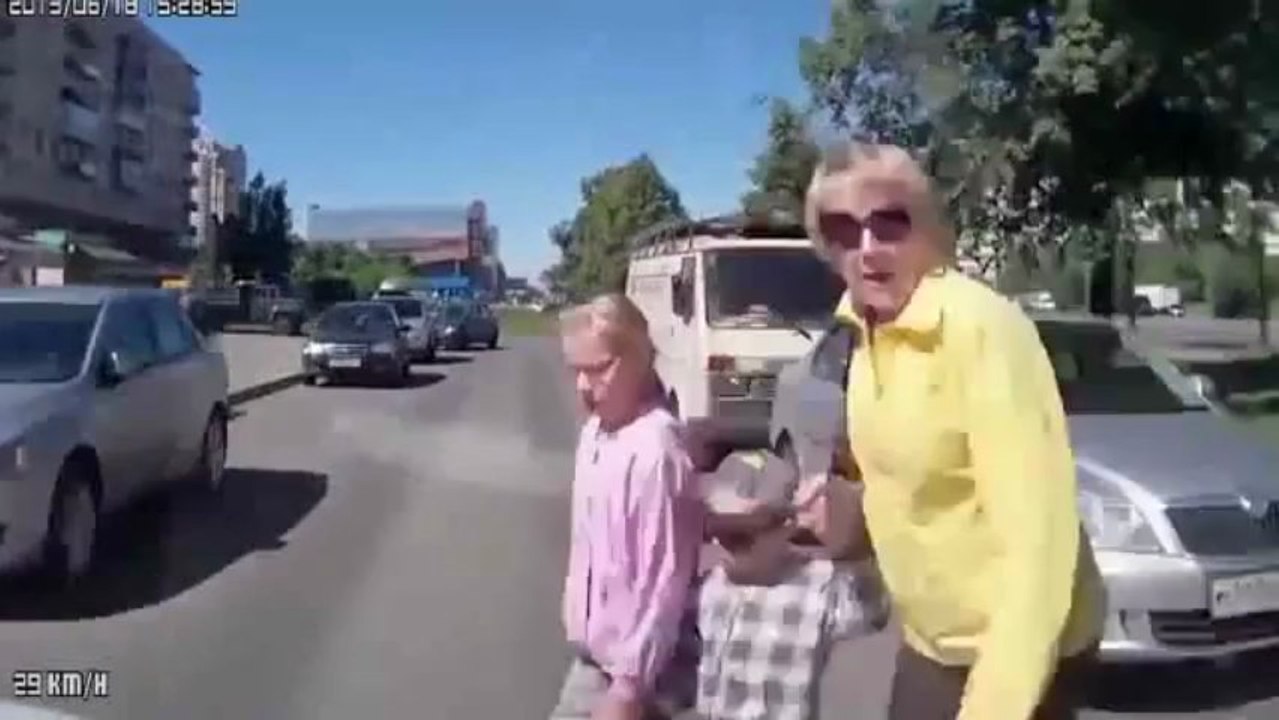 Voiture à contresens vs Enfants