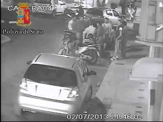 Bitonto (BA) - Far West in pieno centro, sparatoria (11.07.13)